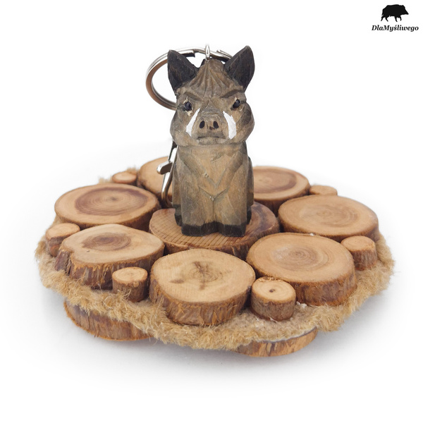 Drewniany brelok do kluczy z myśliwskim motywem - DZIK