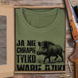 Myśliwska koszulka bawełniana T-shirt khaki nadruk JA NIE CHRAPIĘ TYLKO WABIĘ DZIKI w pudełku prezentowym